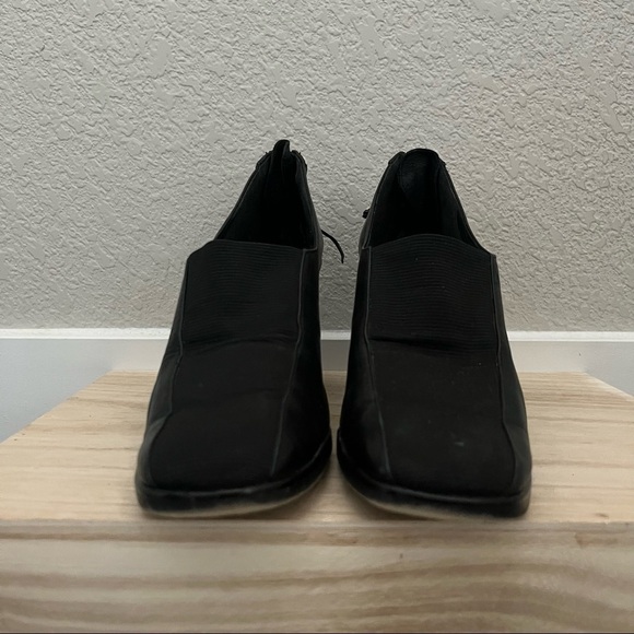 Donald J Pliner Black Leather Zip Back Square Toe Heels 8 - Picture 3 of 7